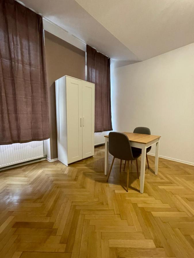 Schei Central Studios In The Heart Of Брашов Екстериор снимка